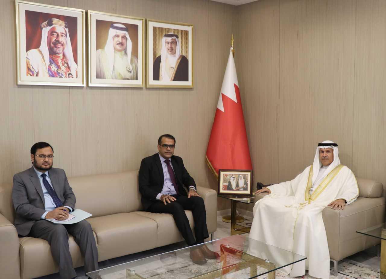 وكيل وزارة الداخلية لشؤون الجنسية والجوازات والإقامة يستقبل سفير جمهورية باكستان لدى البحرين<